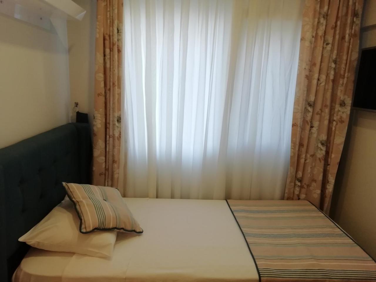 Just Inn Hotel Истанбул Екстериор снимка